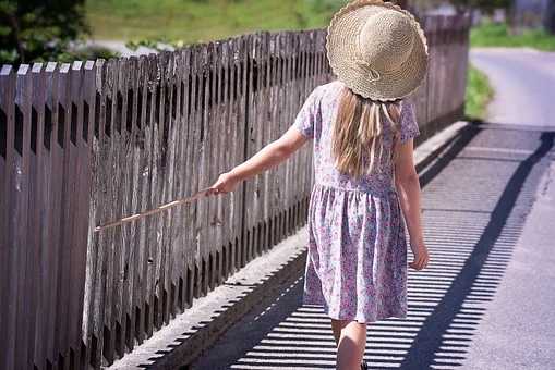 孩子说话晚、发音不清楚是谁的错？听力障碍为