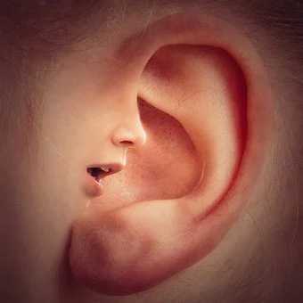 孩子说话晚、发音不清楚是谁的错？听力障碍为