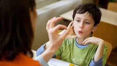 孩子口吃为哪般？别紧张，看了这几个核心知识